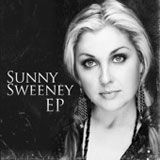 Перевод музыкального клипа исполнителя Sunny Sweeney музыкального трека — Helluva Heart (EP) с английского